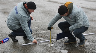Активисты ОНФ проверили первые проблемные дороги, нанесенные на карту разбитых дорог Петербурга