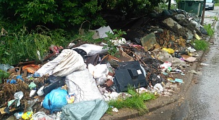 Жителям Кировской области приходится бегать за мусоровозами