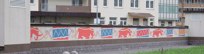 Представители ОНФ в Ленинградской области помогли жителям Мурино украсить свой дом граффити