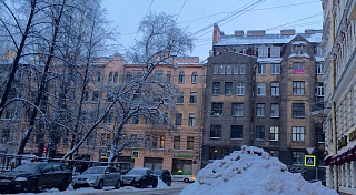 Управляющим компаниям Петербурга поручено провести ремонт водосточных труб, деформированных в ноябрьские морозы
