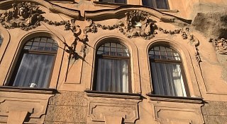 КГИОП просит полицию Петроградского района возбудить уголовное дело по факту уничтожения горельефа на фасаде дома Ульянова-Савина