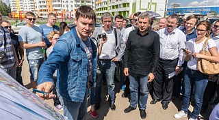 Вице-губернатор Игорь Албин провел встречу с дольщиками долгостроев в поселке Шушары