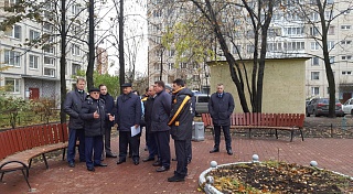Николай Бондаренко проверил объекты благоустройства в Калининском районе