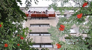 Подрядные организации приступили к капитальному ремонту фасадов домов первой массовой серии в Петербурге
